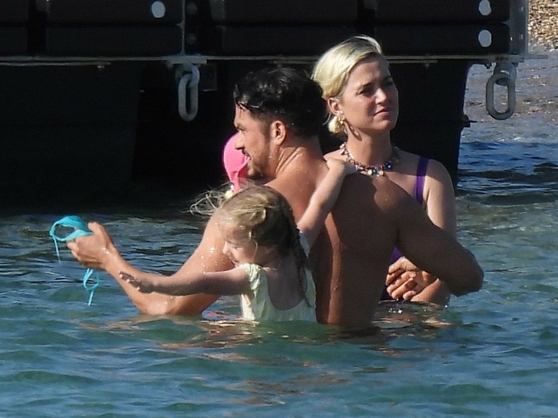 Katy Perry i Orlando Bloom wypoczywają w Grecji z córeczką /SplashNews.com /East News