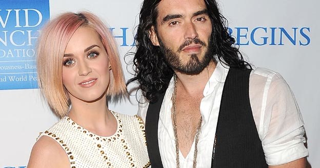 Katy Perry i Russell Brand w grudniu 2011, kilkanaście dni przed rozstaniowym esemsem - fot. Merrit /Getty Images/Flash Press Media