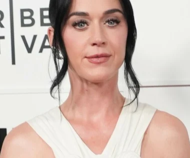 Katy Perry zakpiła z byłych partnerów podczas koncertu. Wymowny gest rozbawił fanów