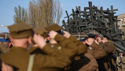 Katyń: Szczątki ekshumowanych oficerów Wojska Polskiego trafią do Katedry Polowej