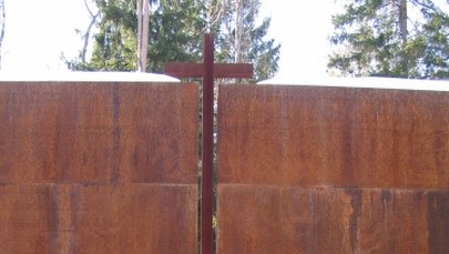 Katyń. Tutaj leży 4421 polskich oficerów zamordowanych przez NKWD