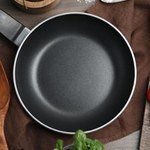 Kaufland oferuje jakościowe patelnie za niecałe 18 zł! Promocja jest już dostępna w sklepach