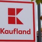 jesienna moda Kaufland szykuje się na jesienne deszcze. Kurtki, kalosze i parasole od 19,99 zł