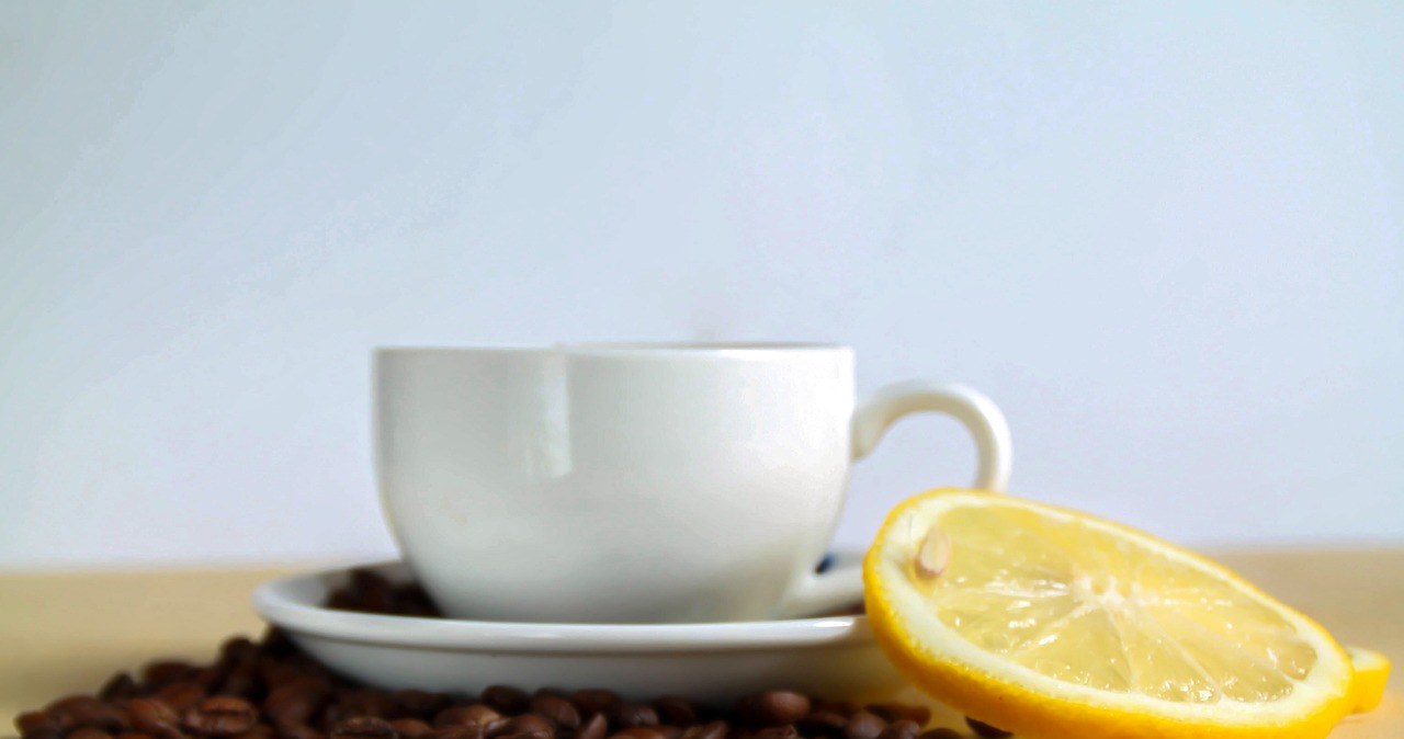 Кава з лимоном - приємний спосіб схуднути /pixabay.com