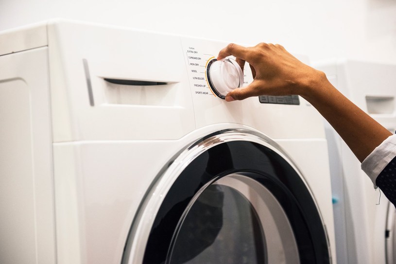 Kawa dodana do płynu do prania sprawi, że ubrania będą wyglądały na nowsze /pexels.com