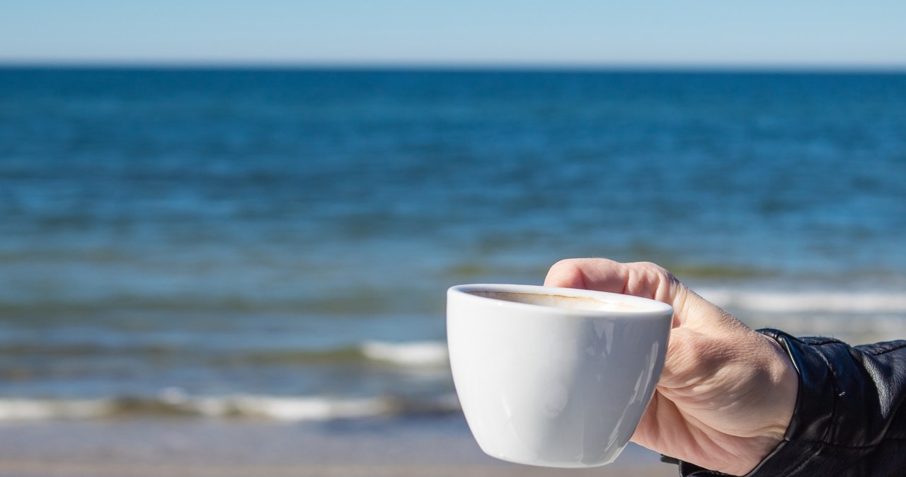 Kawa i herbata, spożywane w nadmiarze, mogą się przyczynić do częstych wizyt w toalecie /123RF/PICSEL