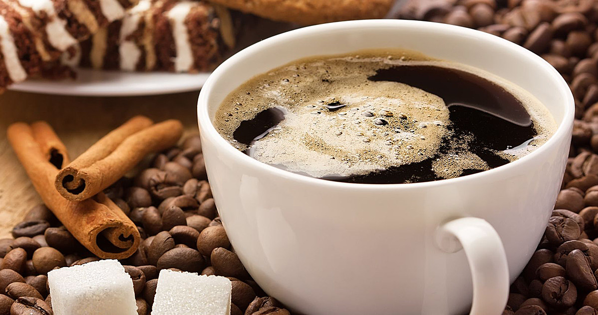 Kawa może mieć nawet 4 razy mniej kofeiny niż guarana. /123RF/PICSEL