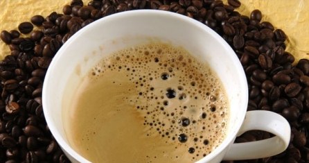 Kawa może skutecznie odstraszyć ślimaki /123RF/PICSEL