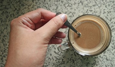 Kawa z aromatycznym dodatkiem hamuje wilczy apetyt. Wystarczy szczypta, by minął ból głowy i stres