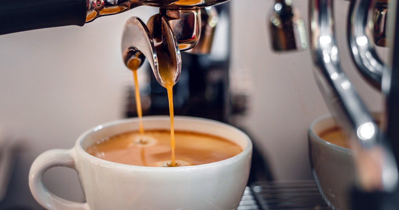 Kawa z pleśnią? Niestety, to możliwe. Sprawdź swój ekspres! /Canva Pro /INTERIA.PL