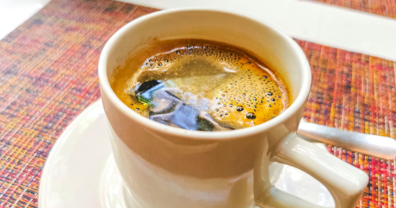 Kawa z tym dodatkiem hamuje apetyt i chroni serce. /arkadijschell /123RF/PICSEL