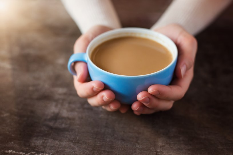 Kawa zbożowa to napój bezpieczny nawet dla dzieci i kobiet w ciąży oraz osób z wysokim ciśnieniem tętniczym. Ma jednak sporo kalorii /123RF/PICSEL