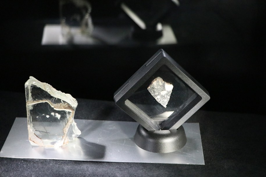 Kawałek księżyca można oglądać w muzeum geologicznym Polskiej Akademii Nauk przy ulicy Senackiej 3 w Krakowie /Jacek Skóra /RMF FM