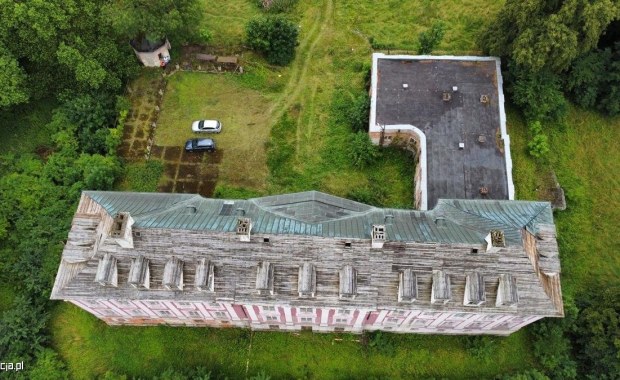 Kawałek po kawałku rozkradali i sprzedawali na złom cenny dach. Straty? 600 tys. złotych!