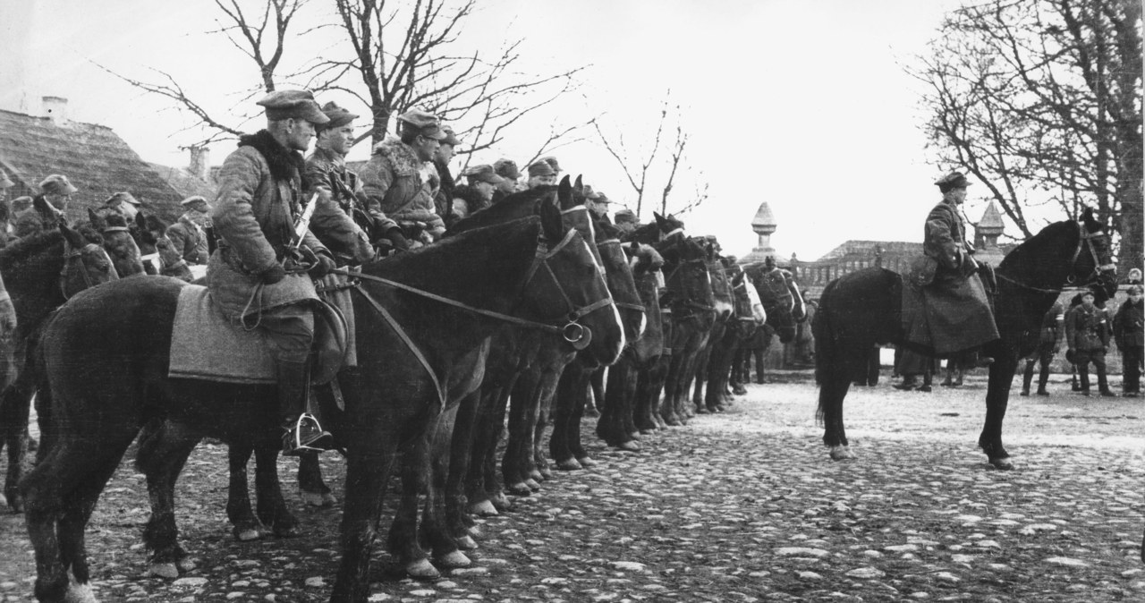 Kawaleria 3 Brygady Partyzanckiej Armii Krajowej na Wileńszczyźnie. Okolice miejscowości Trugiel - rok 1943 /Zbyszko Siemaszko /Agencja FORUM