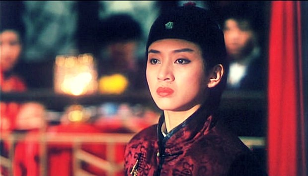 Kawashima wcześnie zaczeła służbę dla japońskiego wywiadu. Już jako 15 latka znana była jako namiętna kochanka (kadr z filmu "The Last Princess of Manchuria") /materiały prasowe
