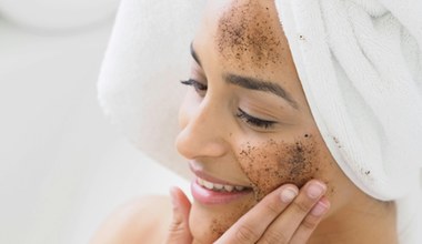 Kawowa maseczka i peeling. Naturalny sposób na odświeżenie skóry twarzy