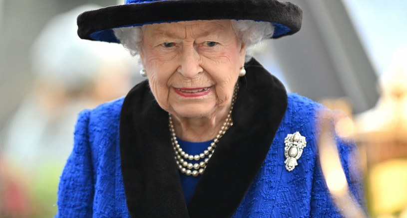 Każda broszka królowej Elżbiety II ma dla monarchini szczególne znaczenie /Hugh Routledge/Shutterstock /East News
