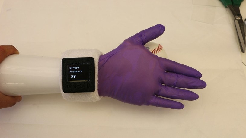 Każda proteza ręki może zyskać czucie za sprawą e-rękawicy /Geekweek