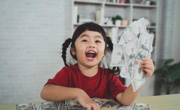 Każde dziecko dostanie 1000 dolarów. Nowy program ruszy w 2026 roku