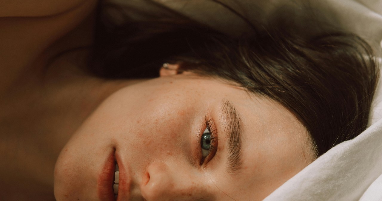 Każde mocno wyregulowane brwi można odratować ze specjalnym planem regeneracyjnym /Anastasia Bekker /pexels.com