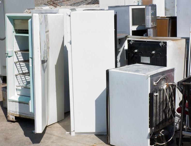 Każdego roku gospodarstwa domowe wytwarzają ponad 300 tys. ton elektrośmieci, m.in. lodówek i pralek. /123RF/PICSEL