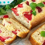 Każdy poprosi o dokładkę. Pachnący chlebek truskawkowy to hit sezonu