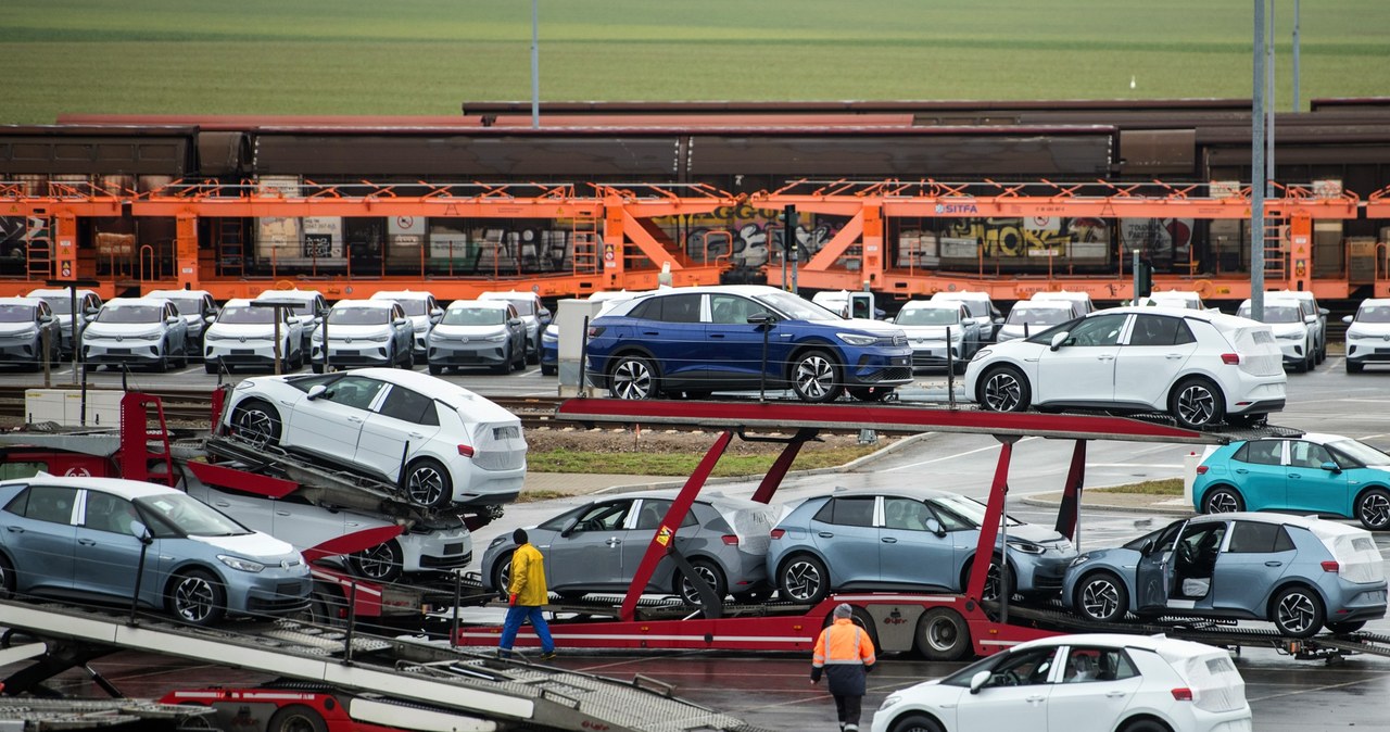 Każdy samochód elektryczny będzie posiadał własny paszport /Getty Images