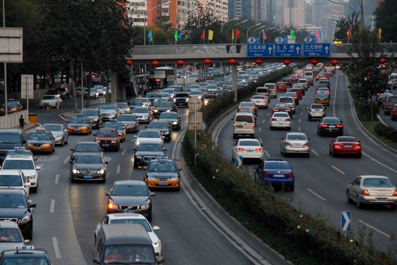 Każdy samochód w Chinach dostanie specjalny chip /Getty Images