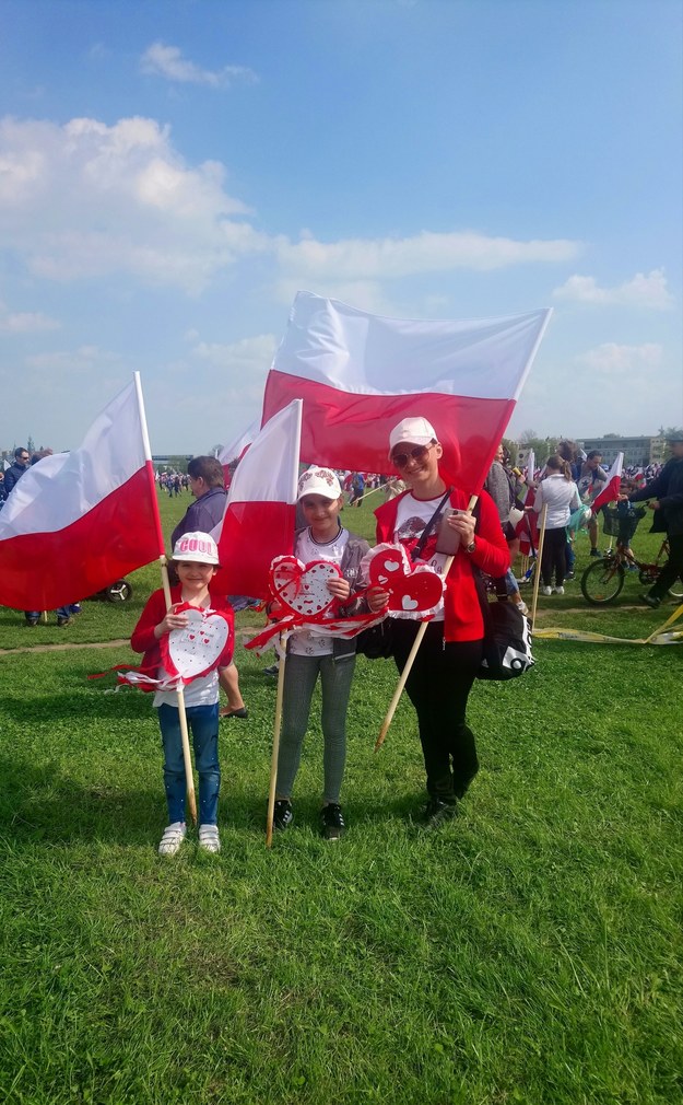 Każdy uczestnik mógł za darmo zabrać pamiątkową flagę do domu /Joanna Kocot /RMF FM