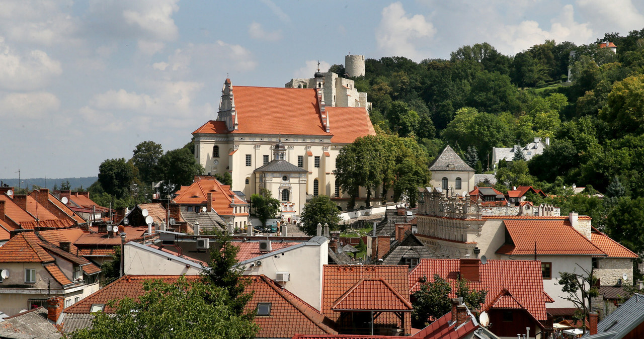 Kazimierz Dolny, stare miasto, kościoł św. Jana Chrzciciela i św. Bartłomieja /East News