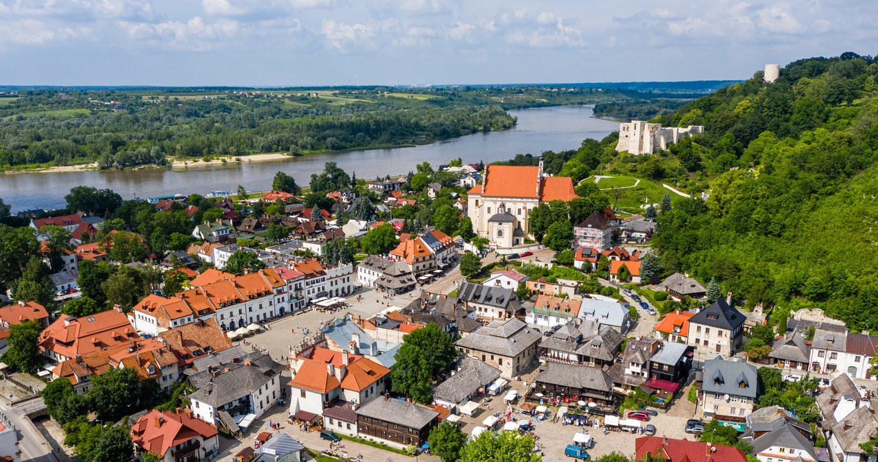 Kazimierz Dolny to urokliwe miasteczko położone nad Wisłą. W sam raz na weekendowy wypad. /East News
