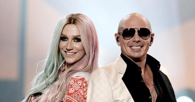 Ke$ha i Pitbull podczas gali American Music Awards (fot. Kevin Winter) /Getty Images/Flash Press Media