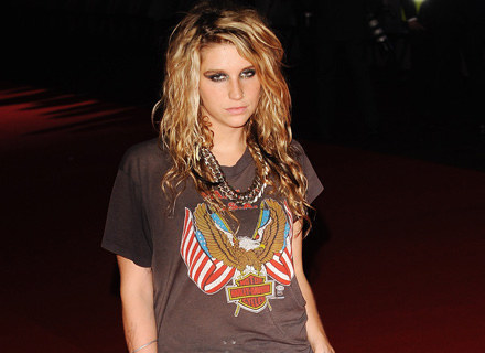 Ke$ha przepada za starymi t-shirtami - fot. Ian Gavan /Getty Images/Flash Press Media