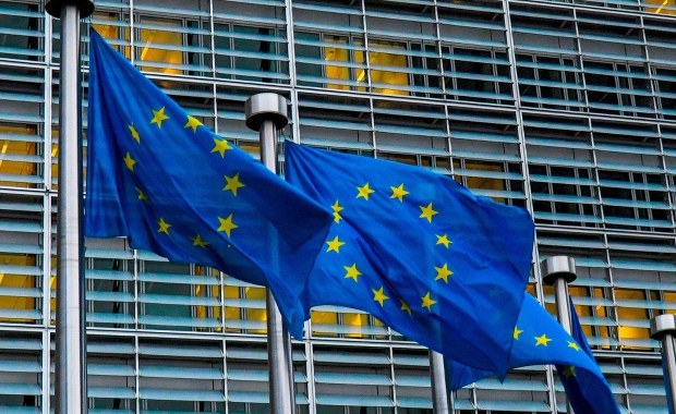 KE kończy prace nad pozwem przeciwko Polsce. Chodzi o specustawy