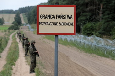 KE o sytuacji imigrantów na granicy z Białorusią: Współpracujemy z władzami Polski