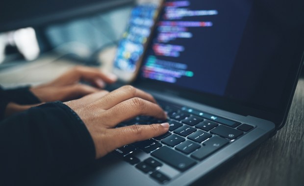 KE obawia się amerykańskich służb. Urzędnicy dostaną specjalny sprzęt