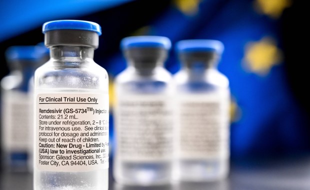 KE podpisuje umowę na dostawę Remdesiviru. Lek wkrótce trafi do Polski