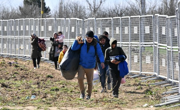 KE proponuje system odsyłania migrantów. "Zmieniamy zasady gry"