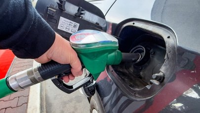 ​KE przymknie oko na obniżony VAT na paliwa? Warszawa na to liczy