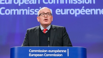 KE uruchomiła artykuł 7 ws. Polski. Media: Unia Europejska karze Polskę, by zatrzymać "czarną falę"