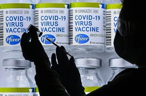 KE wydała zgodę na dopuszczenie do obrotu szczepionki firm Pfizer i BioNTech 