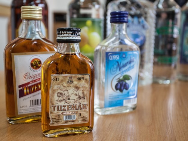 KE zażądała od Czech wprowadzenia zakazu eksportu mocnego alkoholu /PAP /PAP