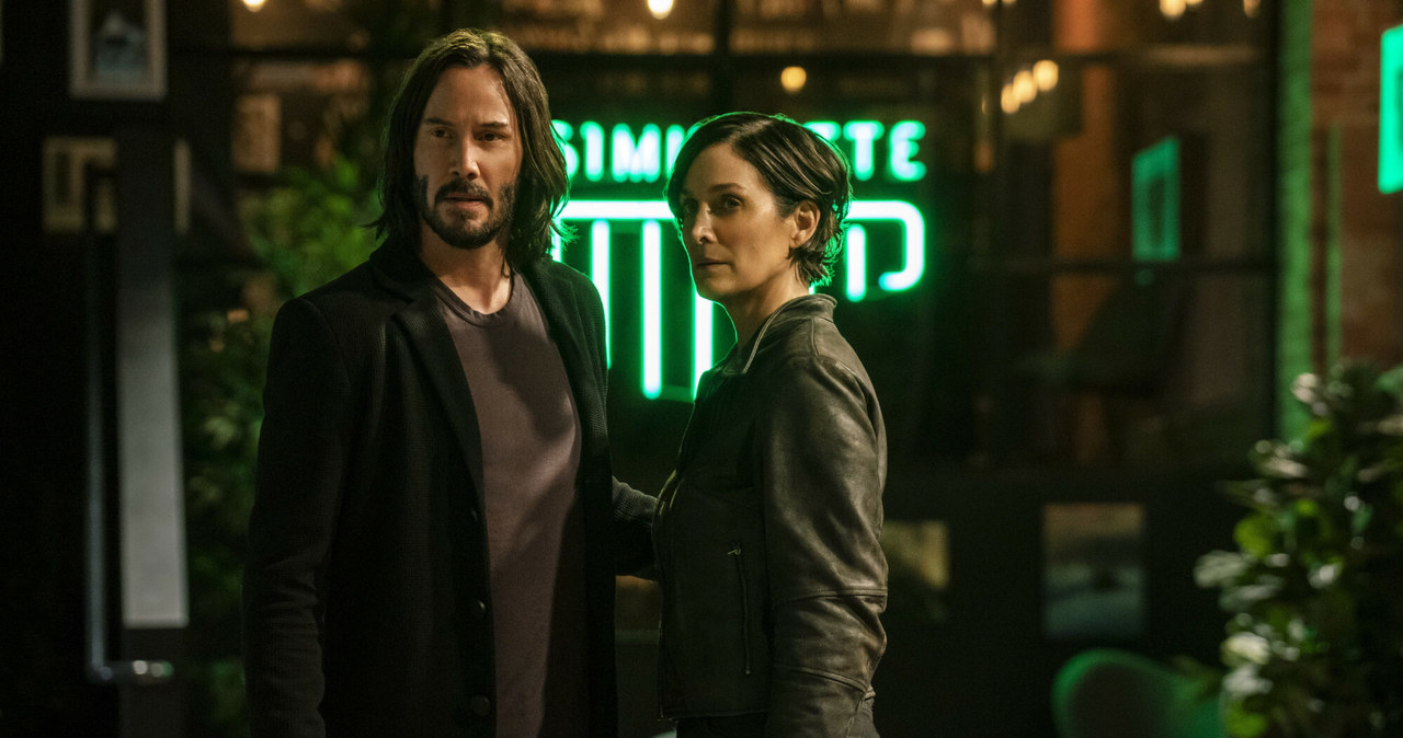 Keanu Reeves i Carrie-Anne Moss zagrali razem w filmie "Matrix Zmartwychwstania" / Resurrections  /East News