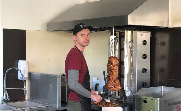 Kebab za 40 zł? Chleb za 10 zł? Przedsiębiorców dobijają rosnące koszty
