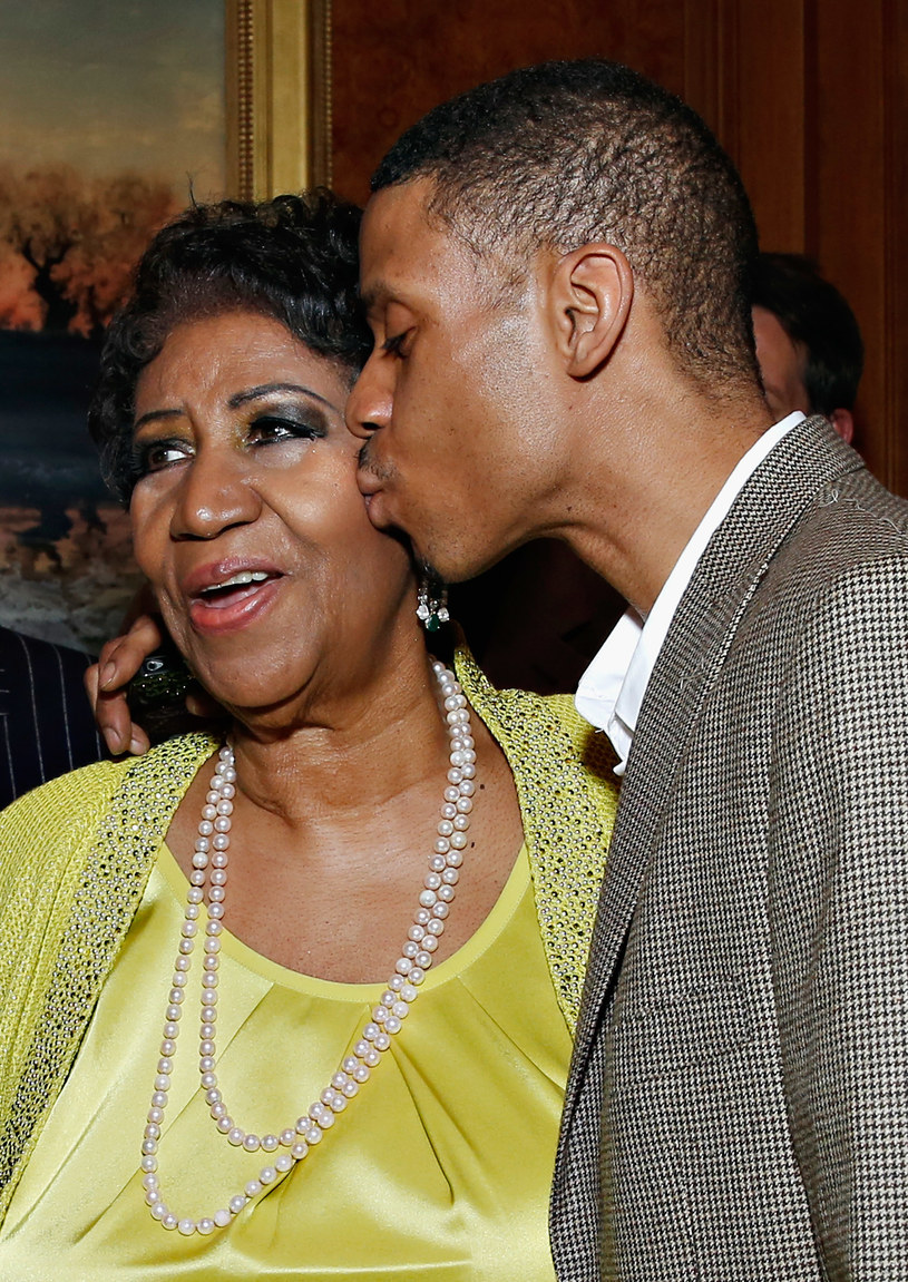Kecalf Cunningham całuje matkę w jej 72. urodziny (2014) /Cindy Ord / Contributor /Getty Images