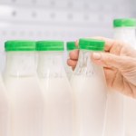 kefir Kefir, maślanka i zsiadłe mleko. Białkowe trio, które warto włączyć do diety