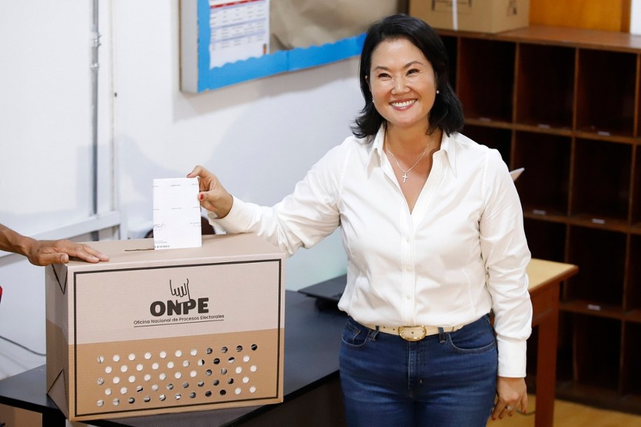 Keiko Fujimori podczas głosowania w Limie, stolicy Peru. /Renato Pajuelo /PAP/EPA
