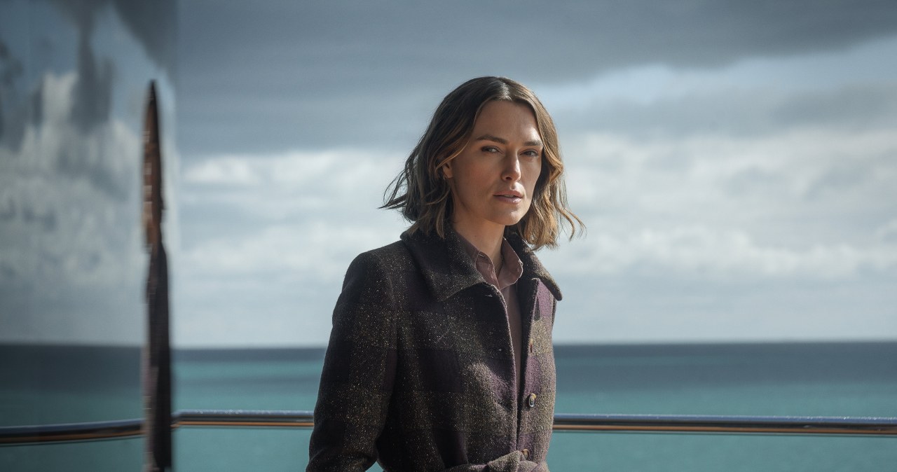 Keira Knightley w filmie "Kobieta z kabiny dziesiątej" /Parisa Taghizadeh /Netflix