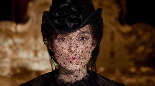 Keira Knightley w scenie z filmu "Anna Karenina" /materiały dystrybutora